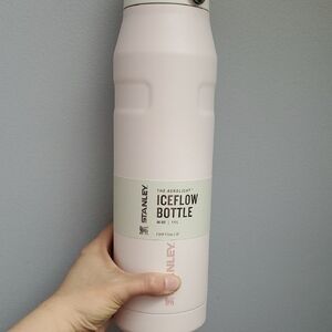 Stanley Iceflow Bottle - Soft Pink Very Big Size  Aunthectic